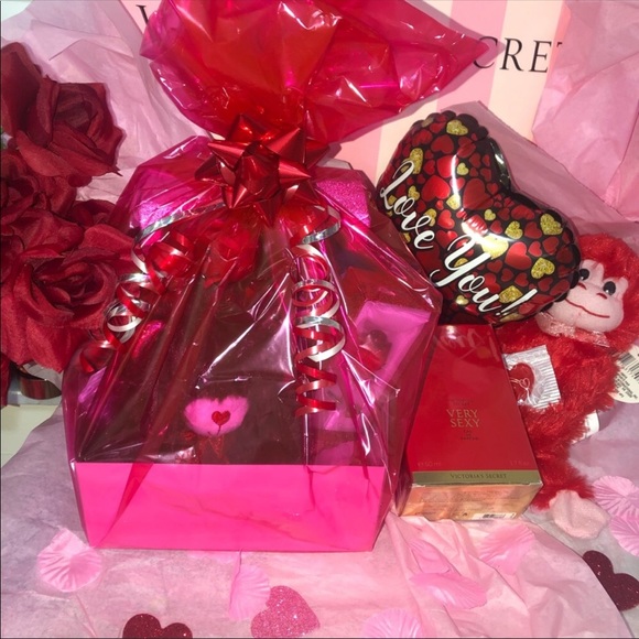 DELUXE Victoria’s Secret Valentine’s Day gift - Picture 6 of 6